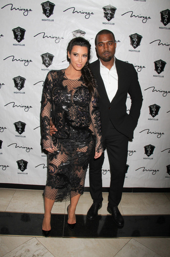 キム＆カニエ表紙の米『ヴォーグ』、売り上げ好調