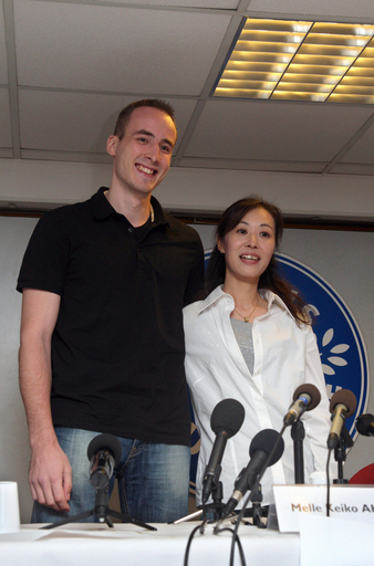 解放の赤羽さん、笑顔で会見