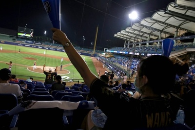 台湾プロ野球、再び観客入れて試合開催