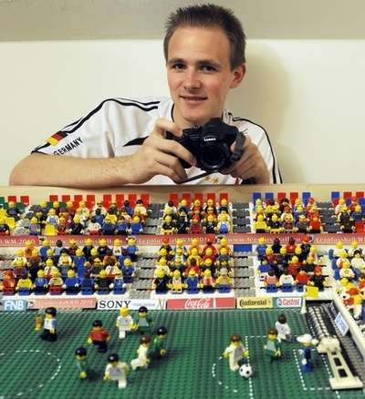レゴブロックでサッカーW杯を再現、ドイツ人の力作動画が大ヒット