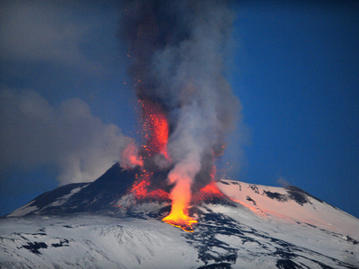 エトナ火山が噴火、シチリア島