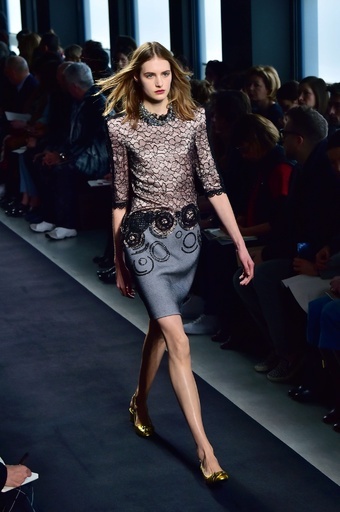 着る人の個性を引き立てる服を提案、「ボッテガ・ヴェネタ」15/16秋冬