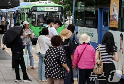 ソウルで70歳以上のバス料金支援推進…「移動しやすさ」と「財政負担」で賛否