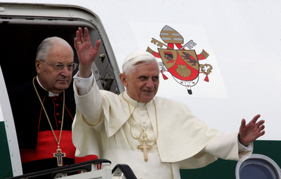 ローマ法王、ポーランドに到着 - ポーランド