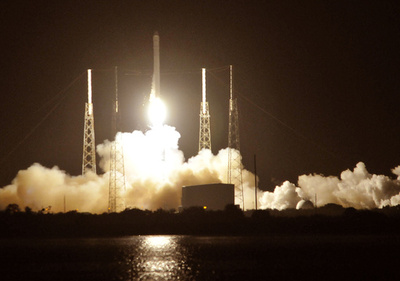 米スペースXのロケット、試験飛行中に爆発