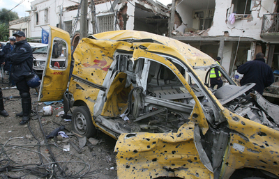 アルジェリアで連続爆発、死者62人