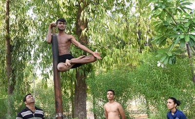 インド伝統のスポーツ「マラカーンブ」