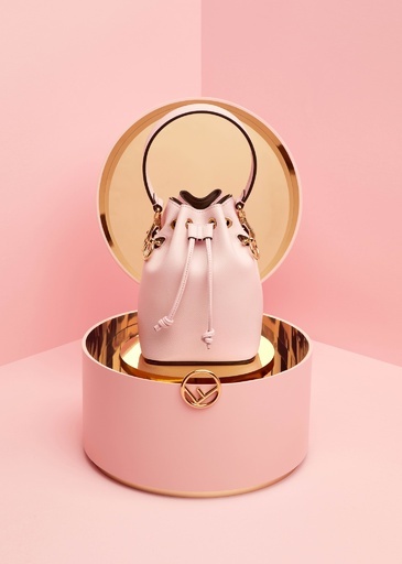 「フェンディ」小さなバケツ型の新アイコンバッグ“モン トレゾール”