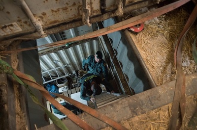 地下のヤミたばこ工場を摘発、監禁された6人救出 スペイン