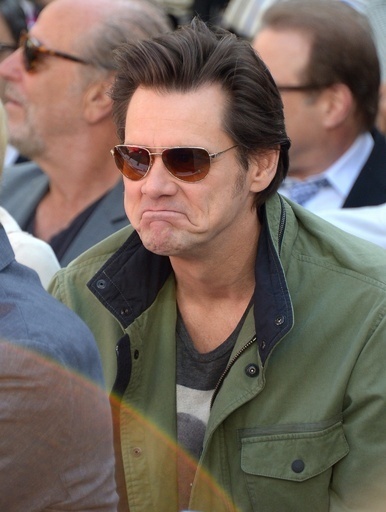 ジム・キャリーさん、銃所有者への「侮辱」ツイートを謝罪