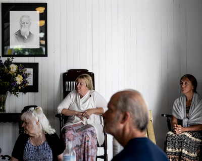 死者と交信する霊媒師の村 米リリーデール