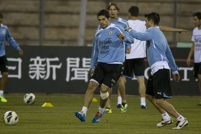 ウルグアイのスアレス、W杯POヨルダン戦控え注意促す