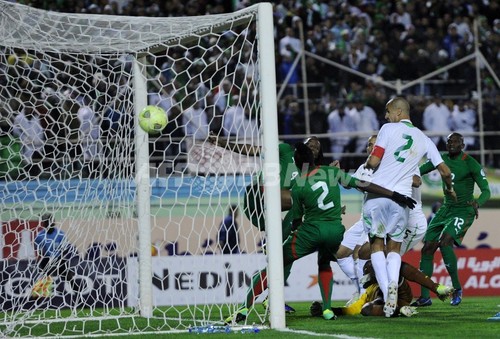 アルジェリア アウェーゴール差で本大会出場決める W杯アフリカ最終予選 写真5枚 ファッション ニュースならmode Press Powered By Afpbb News