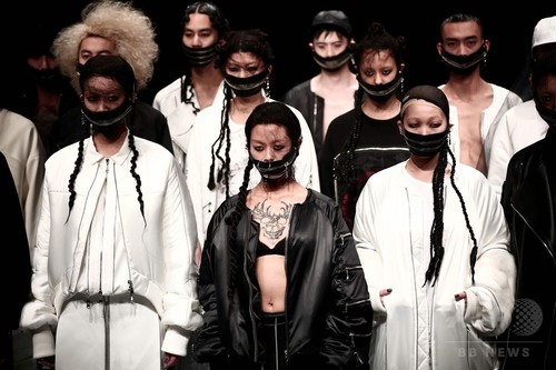 「異文化をファスナーでつなぐ」 韓国人デザイナーの東京ランウエー