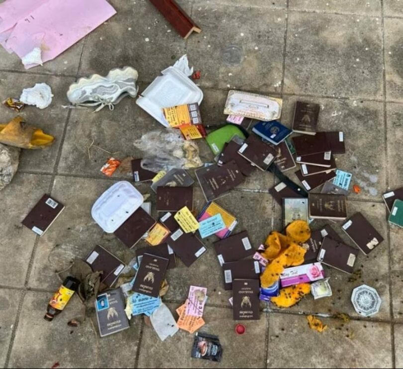 カンボジア・ポイペトで撮影されたとされる大量の外国人パスポート＝オンラインコミュニティ(c)news1
