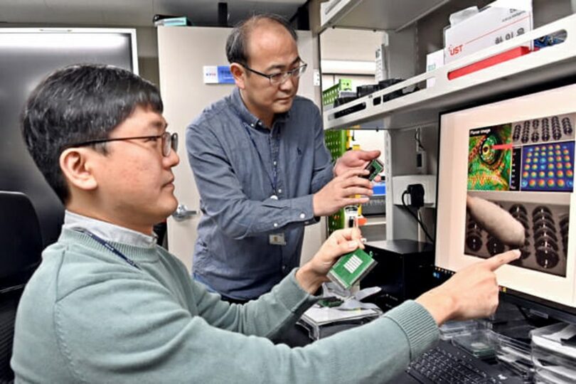 光熱弾性可変フィルム基による立体化触覚ディスプレー技術について議論するETRIの研究チーム(c)KOREA WAVE