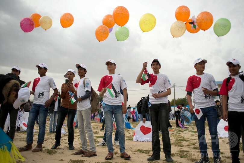東日本大震災から5年、ガザの子どもたちが追悼のたこ揚げ