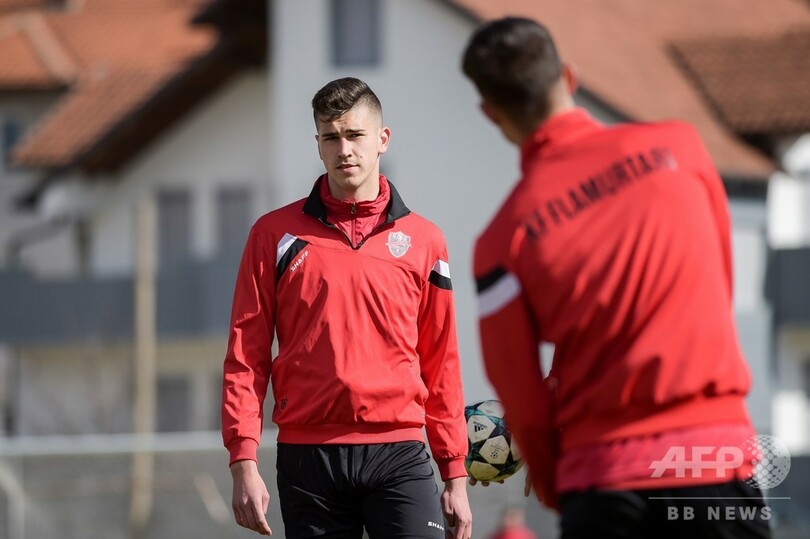 セルビア人サッカー選手、コソボU-19代表入りで攻撃の的に