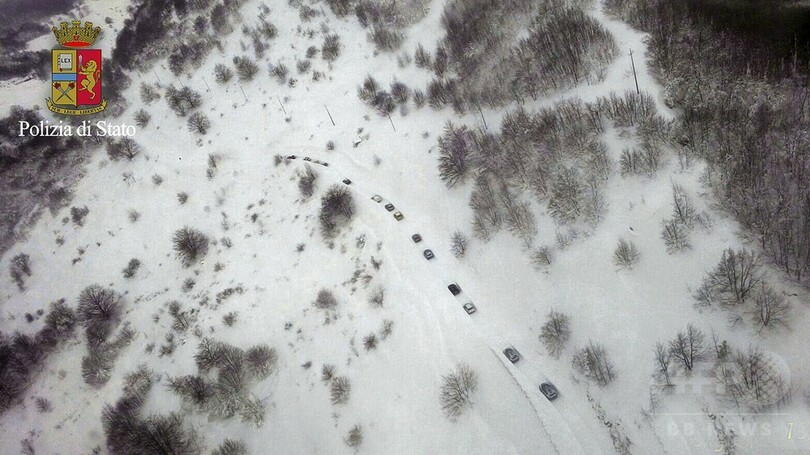 雪崩がホテルを直撃、25人死亡の恐れ 地震頻発の伊中部