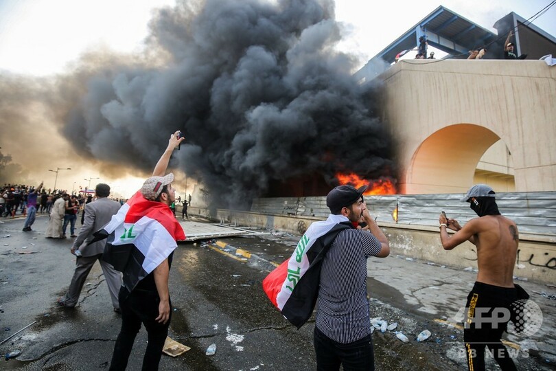 イラクで大規模抗議デモ 2人死亡、負傷者200人超