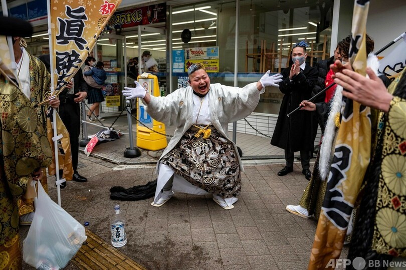 酒飲み踊る新成人も 緊急事態宣言下で成人式 横浜市 写真10枚 国際ニュース Afpbb News