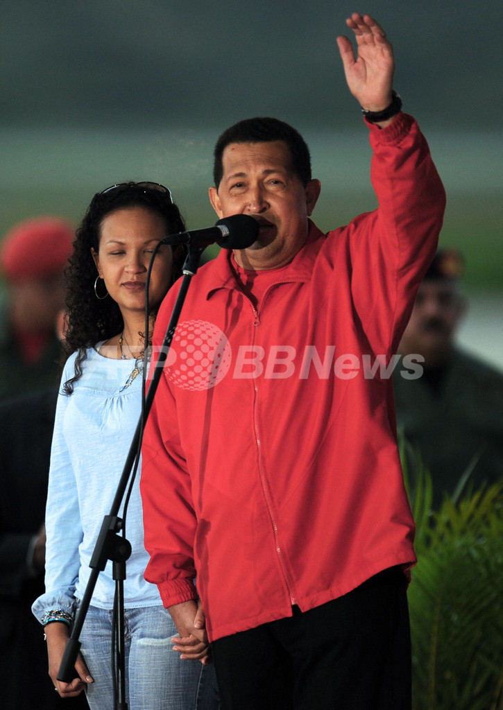 チャベス大統領、がん治療でキューバ再訪