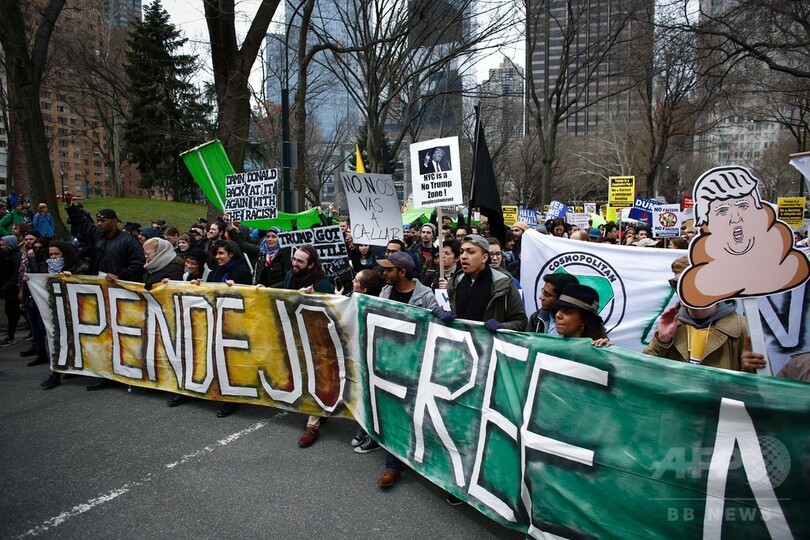 反トランプ派、NYで大規模デモ アリゾナ州では道路封鎖