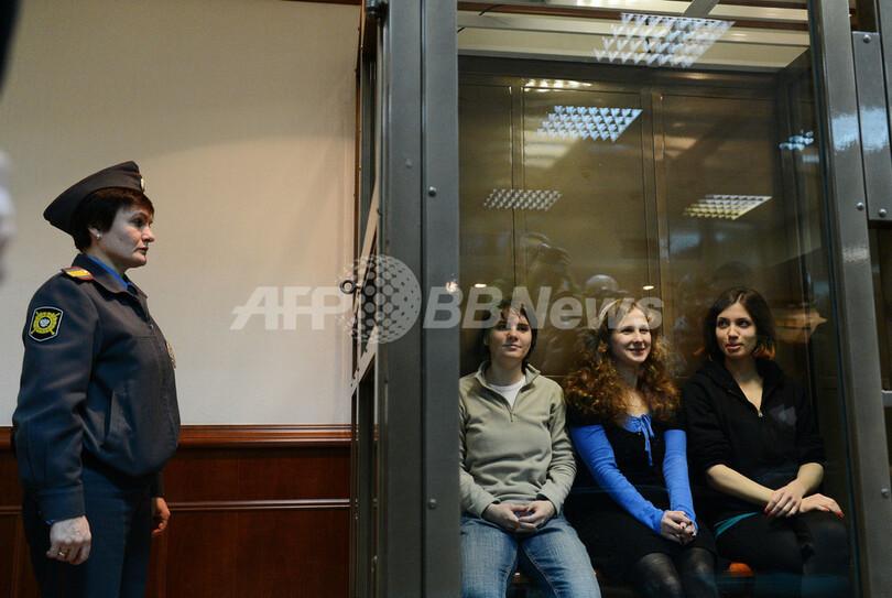 プーチン批判で禁錮刑の「プッシー・ライオット」、1人釈放