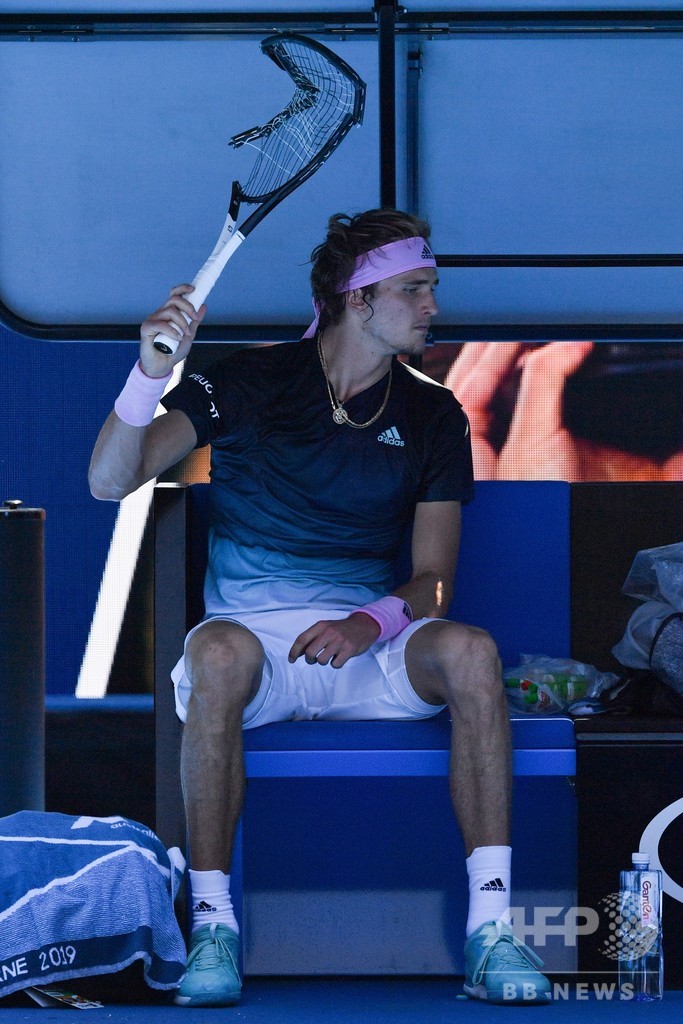 完敗のズベレフ、ラケット破壊で「すかっとした」