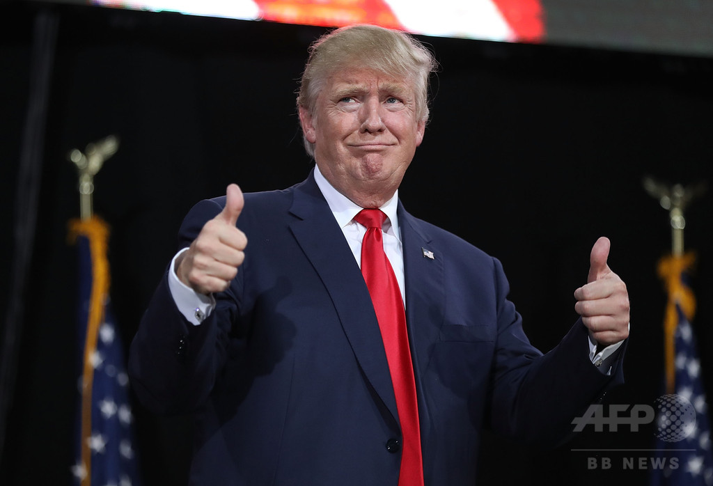 トランプ氏、FB上でライブショー開始 メディア不信で直接発信 トランプ氏、FB上でライブショー開始 メディア不信で直接発信