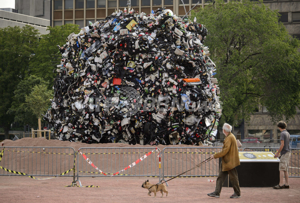 地球は「ごみ」でできている？スイスの現代アート 写真7枚 国際