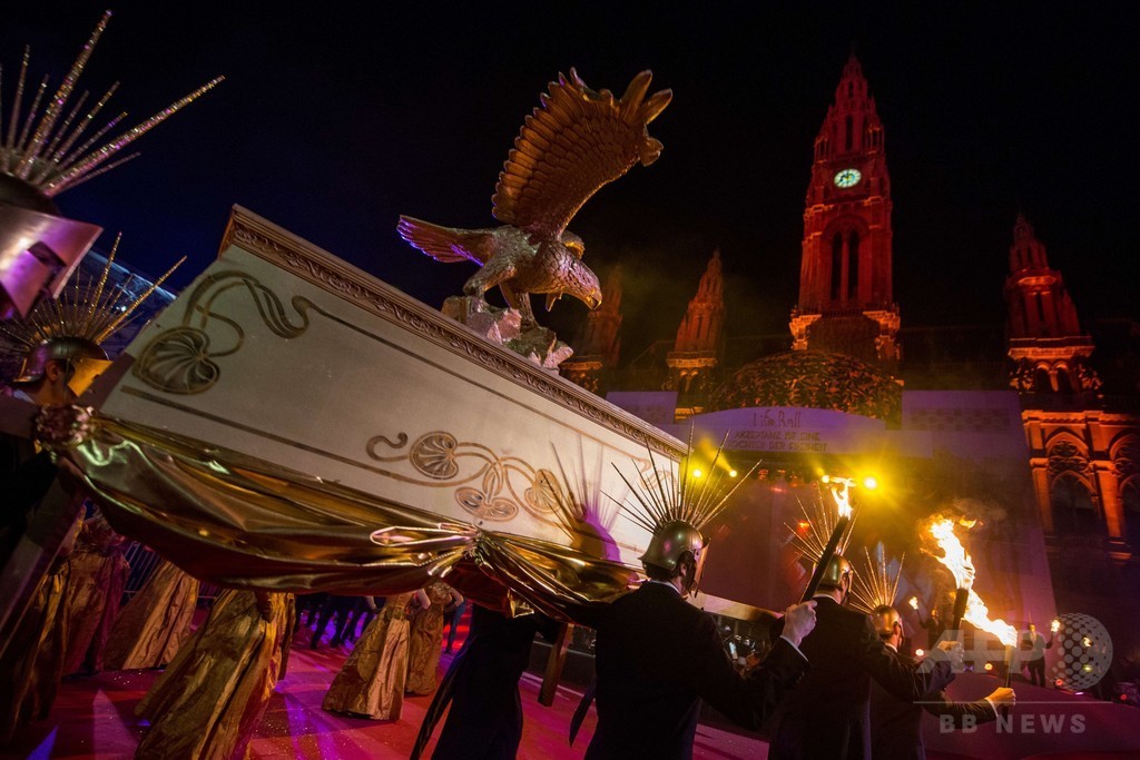 ゴルチエやコンチータも出席、エイズ慈善イベント「ライフ・ボール」