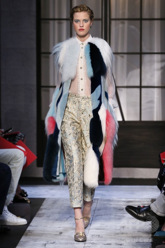 新デザイナーが辿る創業者の面影、「スキャパレリ」15/16年秋冬オートクチュール