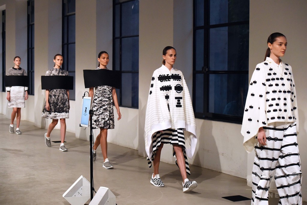 「アンリアレイジ」17年春夏