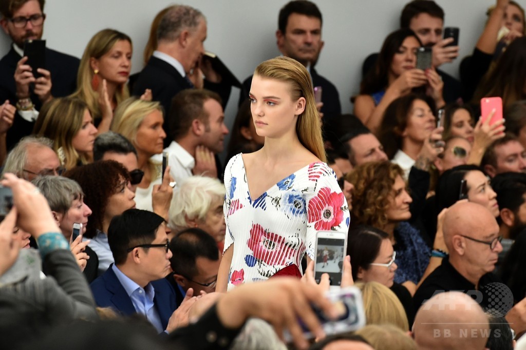 「サルヴァトーレ フェラガモ」」17年春夏