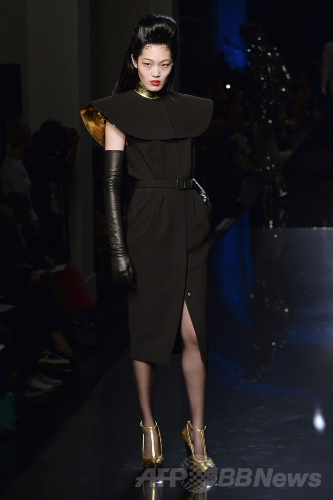 「ひげ面の女装歌手」も登場、J.P.ゴルチエ14/15年秋冬オートクチュール