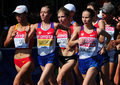 第13回世界陸上大邱大会（13th IAAF World Championships in Athletics Daegu）は31日、5日目の競技が行われ、女子20キロメートル競歩決勝でロシアのオリガ・カニスキナ（Olga Kaniskina）が1時間29分42秒で優勝し、大会3連覇を果たした。

レースに臨むオリガ・カニスキナ（中央左、2011年8月31日撮影）。(c)AFP/MARK RALSTON