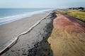 フランス北西部の欧州北部を襲った嵐「キアラ」の影響で浸食した海岸（2020年2月14日撮影、資料写真）。(c)LOU BENOIST / AFP