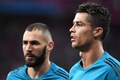 サッカー欧州チャンピオンズリーグ決勝、レアル・マドリード対リバプール。試合前の練習に臨むレアル・マドリードのカリム・ベンゼマとクリスティアーノ・ロナウド（2018年5月26日撮影）。(c)AFP PHOTO / FRANCK FIFE