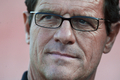 練習の視察に訪れた、元レアル・マドリード（%%Real Madrid%%）監督のファビオ・カペッロ（%%Fabio Capello%%）氏。(c)AFP/FERENC ISZA