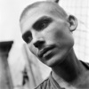 ドイツ南部のダッハウ強制収容所の囚人だったユダヤ系ハンガリー人（1945年4月29日撮影）。(c)ERIC SCHWAB / AFP