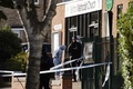 英イングランド南東部リーオンシーで、保守党のデービッド・エイメス議員が刺殺された教会の周辺に出動した警察官（2021年10月15日撮影）。(c)Tolga Akmen / AFP