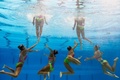 スペイン・バルセロナ（Barcelona）で開催されている第15回世界水泳選手権（15th FINA World Championships）。水中カメラで撮影されたシンクロナイズドスイミング・チームの演技の様子。

チームテクニカルルーティン（TR）予選で演技するエジプトの選手（2013年7月20日撮影）。(c)AFP/FRANCOIS XAVIER MARIT