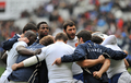 試合前に円陣を組むフランスの選手たち。(c)AFP/FRANCK FIFE