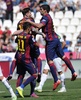 14-15スペイン1部リーグ第35節、FCバルセロナ対コルドバ。得点を決めたイヴァン・ラキティッチを祝福するFCバルセロナの（左から）ネイマール、リオネル・メッシ、ルイス・スアレス（2015年5月2日撮影）。(c)AFP/CRISTINA QUICLER