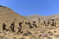 アフガニスタンのパンジシール州で軍事訓練に参加する反タリバン勢力のメンバー（2021年9月2日撮影）。(c)Ahmad SAHEL ARMAN / AFP