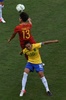 リオデジャネイロ五輪、サッカー女子1次リーグE組、ブラジル対中国。中国の選手とボールを競るブラジルのマルタ（2016年8月3日撮影）。(c)AFP/VANDERLEI ALMEIDA