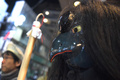 「下北沢天狗まつり」で、夜の商店街を練り歩く烏天狗（2019年2月1日撮影）。(c)AFPBB News/Yoko Akiyoshi
