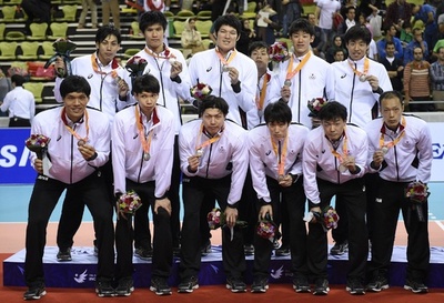 日本バレーボール男子、イランに敗れ銀メダル アジア大会