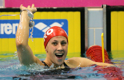 ヨバノビッチ 世界新記録で女子50メートル背泳ぎを制す